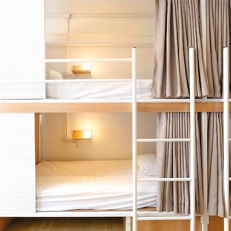 Simple To Sleep Hostel Бангкок Экстерьер фото