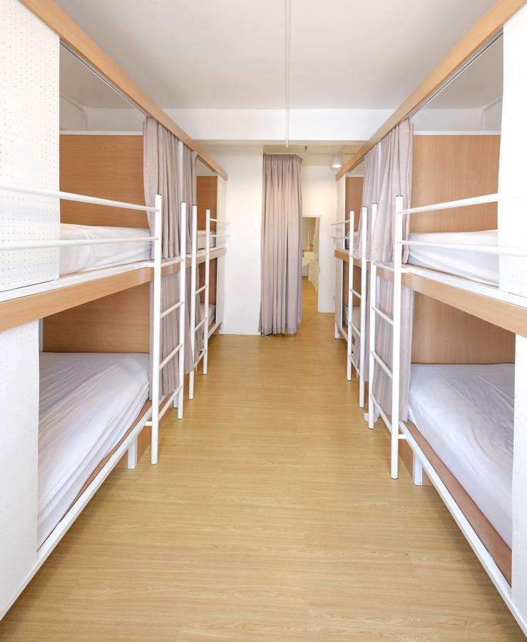 Simple To Sleep Hostel Бангкок Экстерьер фото