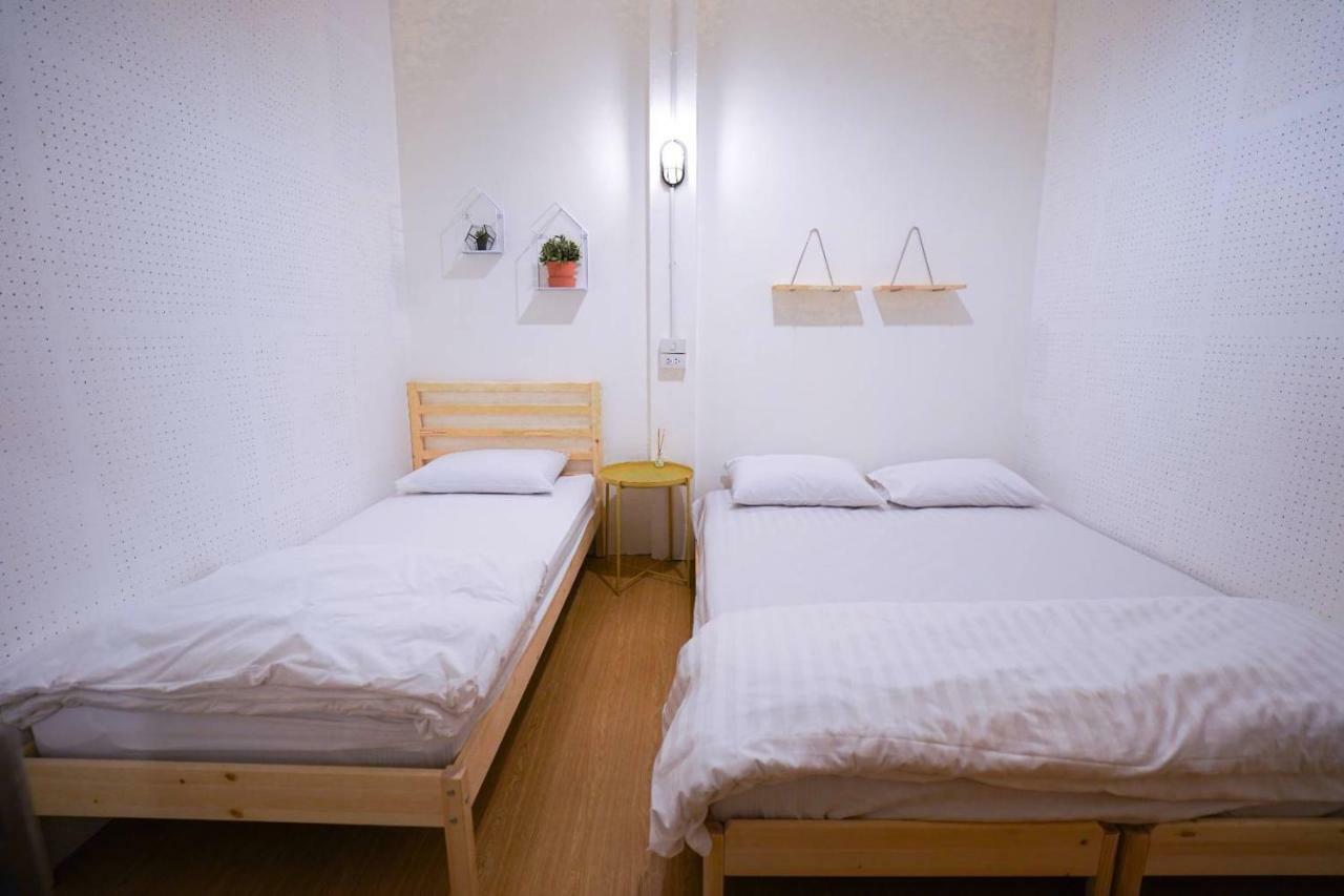 Simple To Sleep Hostel Бангкок Экстерьер фото